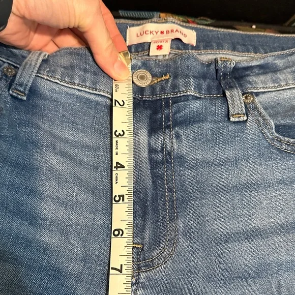 Lucky Brand Distressed straight leg Jeans. Mid rise with raw hem size 12/31 - Picture 7 of 10